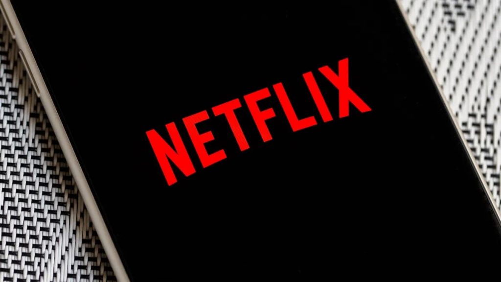 Netflix Loses 200000 Subscribers